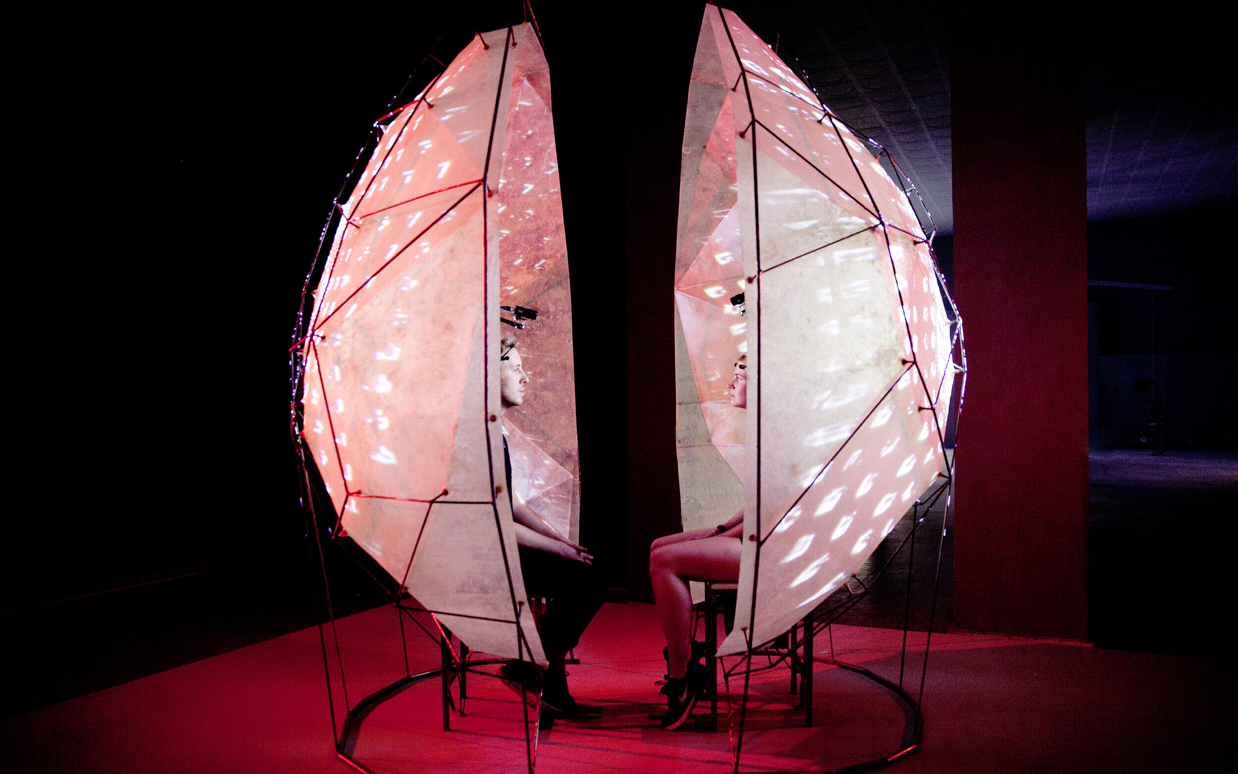 EEG Art Exploration: Beyond The Canvas. Suzanne Dikker and Matthias Oostrik, Mutual Waves Machine